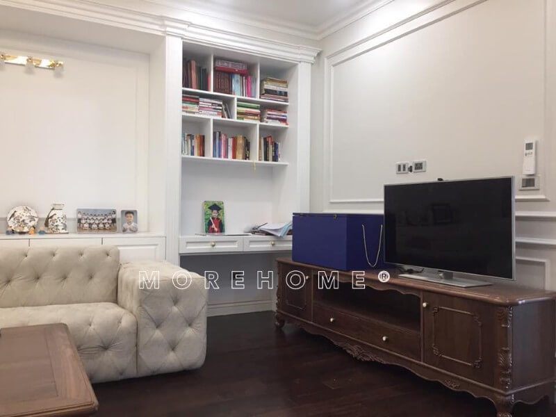 Thi công sản xuất lắp đặt hoàn thiện sản phẩn kệ tivi gỗ óc chó tân cổ điển đẹp tại biệt thự Ecopark Hưng Yên